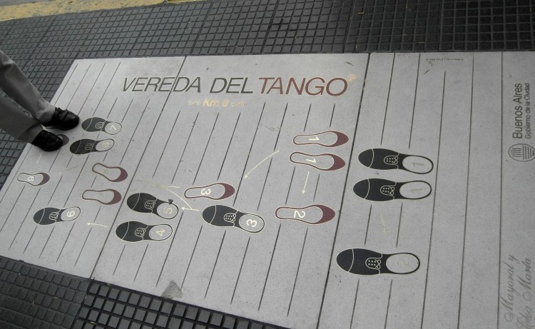 Vor der Tanzakademie von Mayoral u. Elsa/Buenos Aires