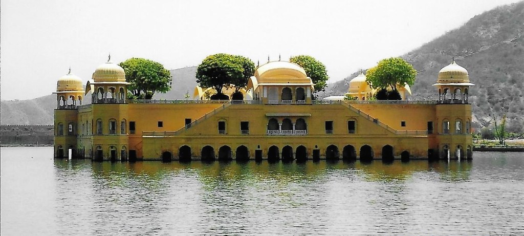 Jal Mahal im Man-Sagar-See
