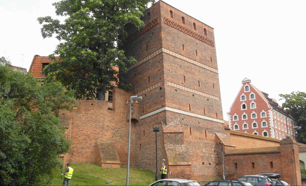 Schiefer Turm/Thorn